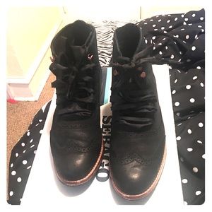 Woman's Oxford ankle boots