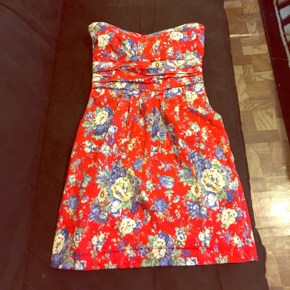 ❤️Juniors Floral Strapless Dress-Size Small❤️
