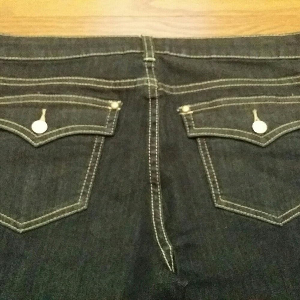 Cache Jeans - Picture 4 of 5