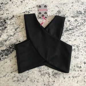 Black v neck crop top