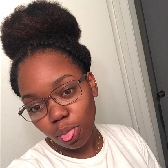 Meet your Posher, Daysha - Picture 1 of 1