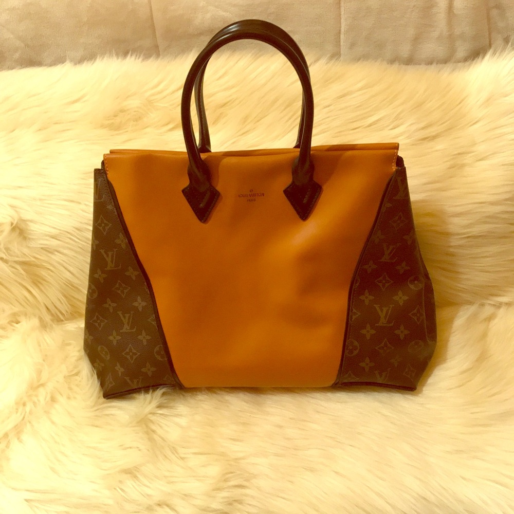 LOUIS VUITTON TOTE PM HANDBAG
HANDBAG MONOGRAM