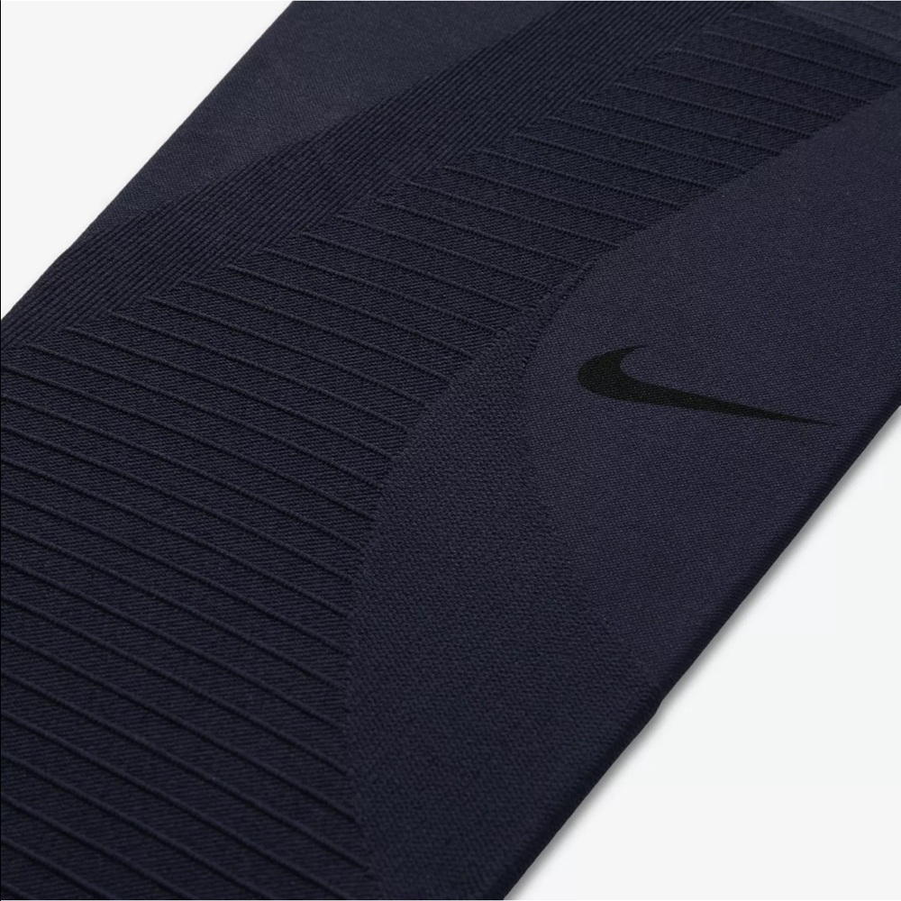SOLD Nike Zoned Sculpt Women's Training Tights - Picture 2 of 8