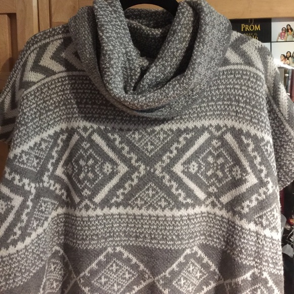 Printed poncho sweater - Picture 2 of 4