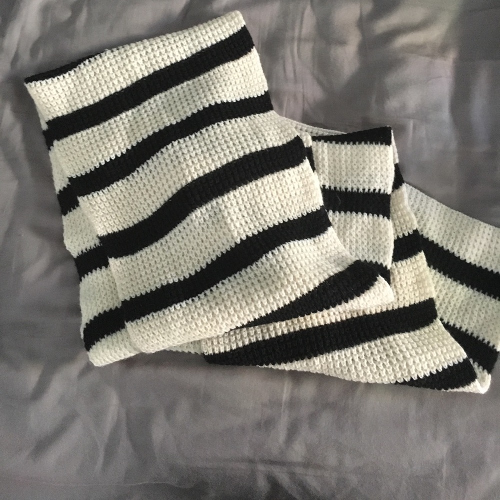 Striped knit scarf
