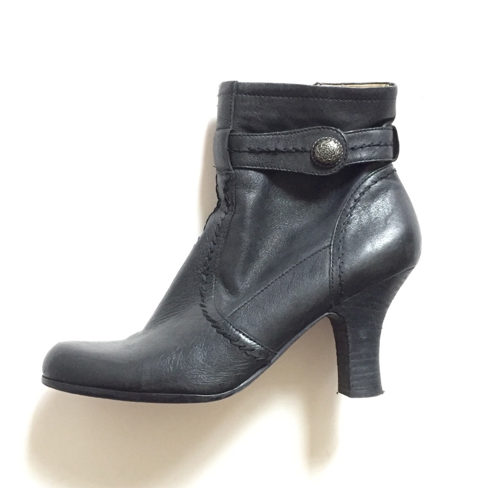 Fashionable leather booties new  Black ankle boots