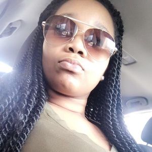 Meet your Posher, Demika