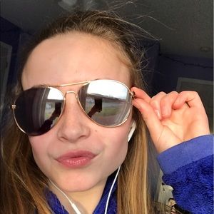 Meet your Posher, Grace