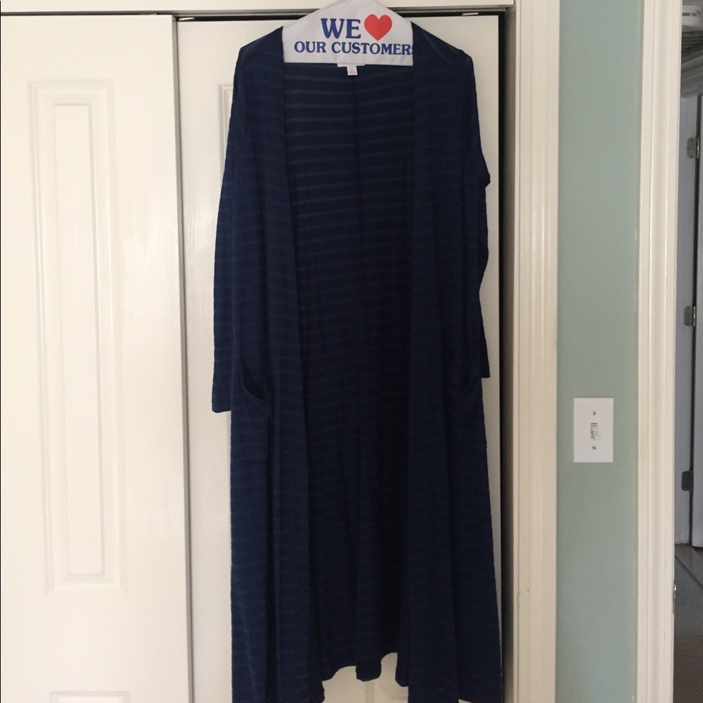 Never been worn Lularoe Sarah 💙💙