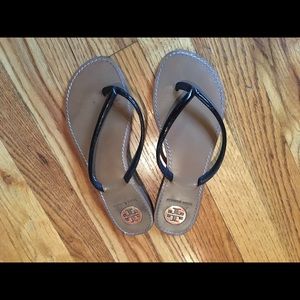 Tory Burch black patent leather flip flops