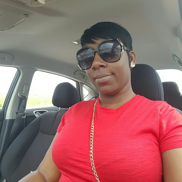 Meet your Posher, Shawna - Picture 1 of 1