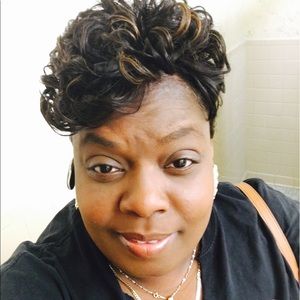 Meet your Posher, Valerie