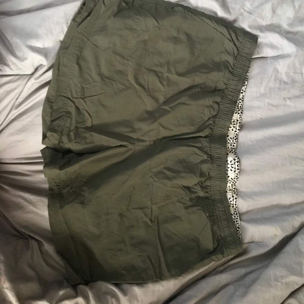 Columbia ladies shorts. Priced to sell. 😍