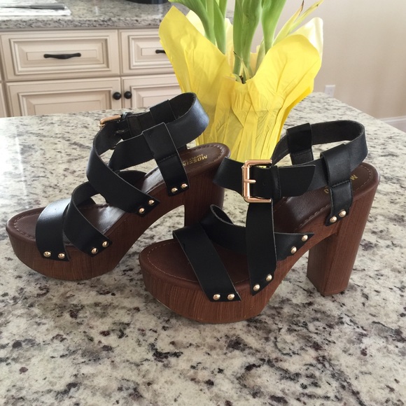 mossimo black platform sandals