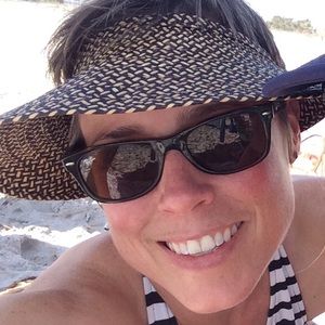 Meet your Posher, Adrienne