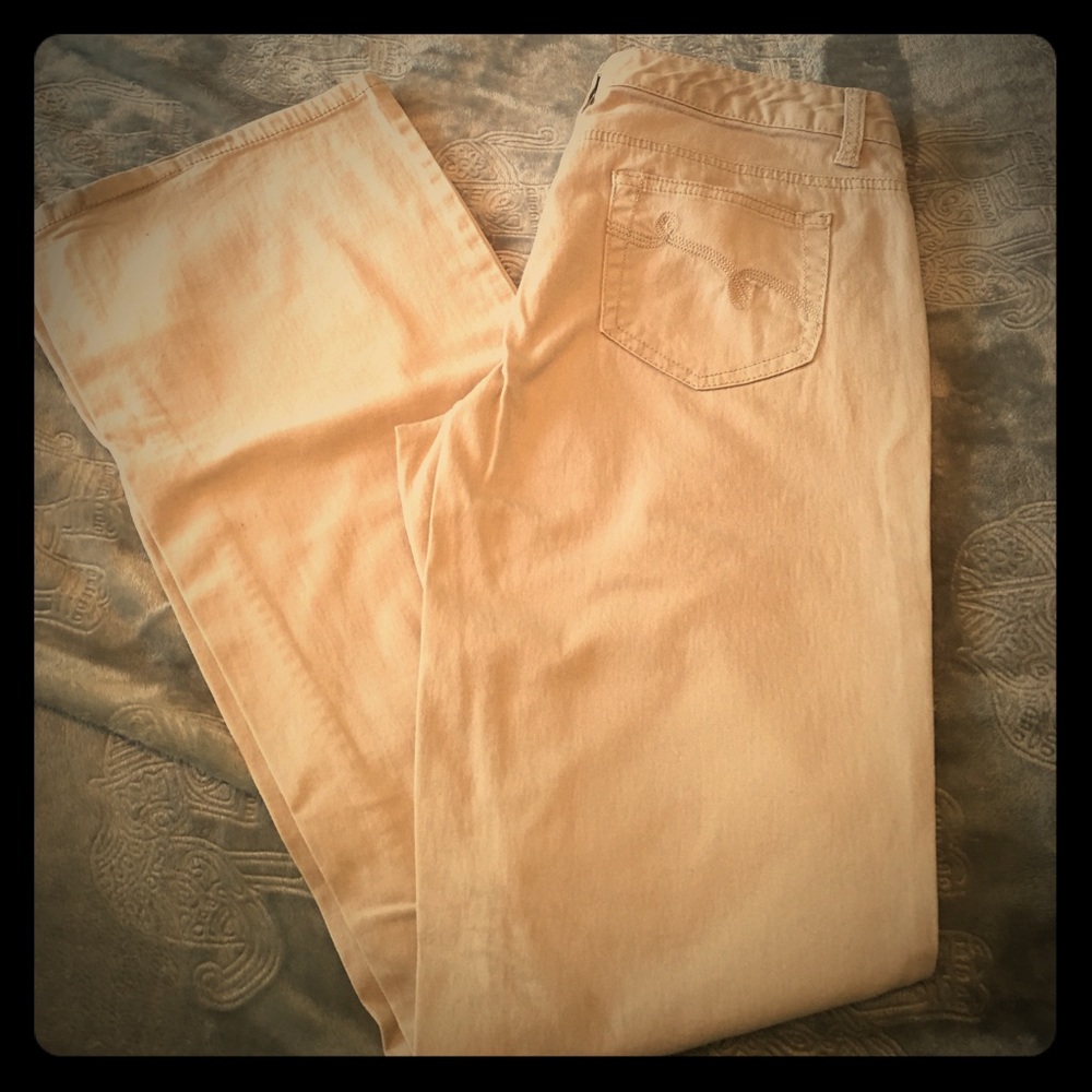 Kaki pants
