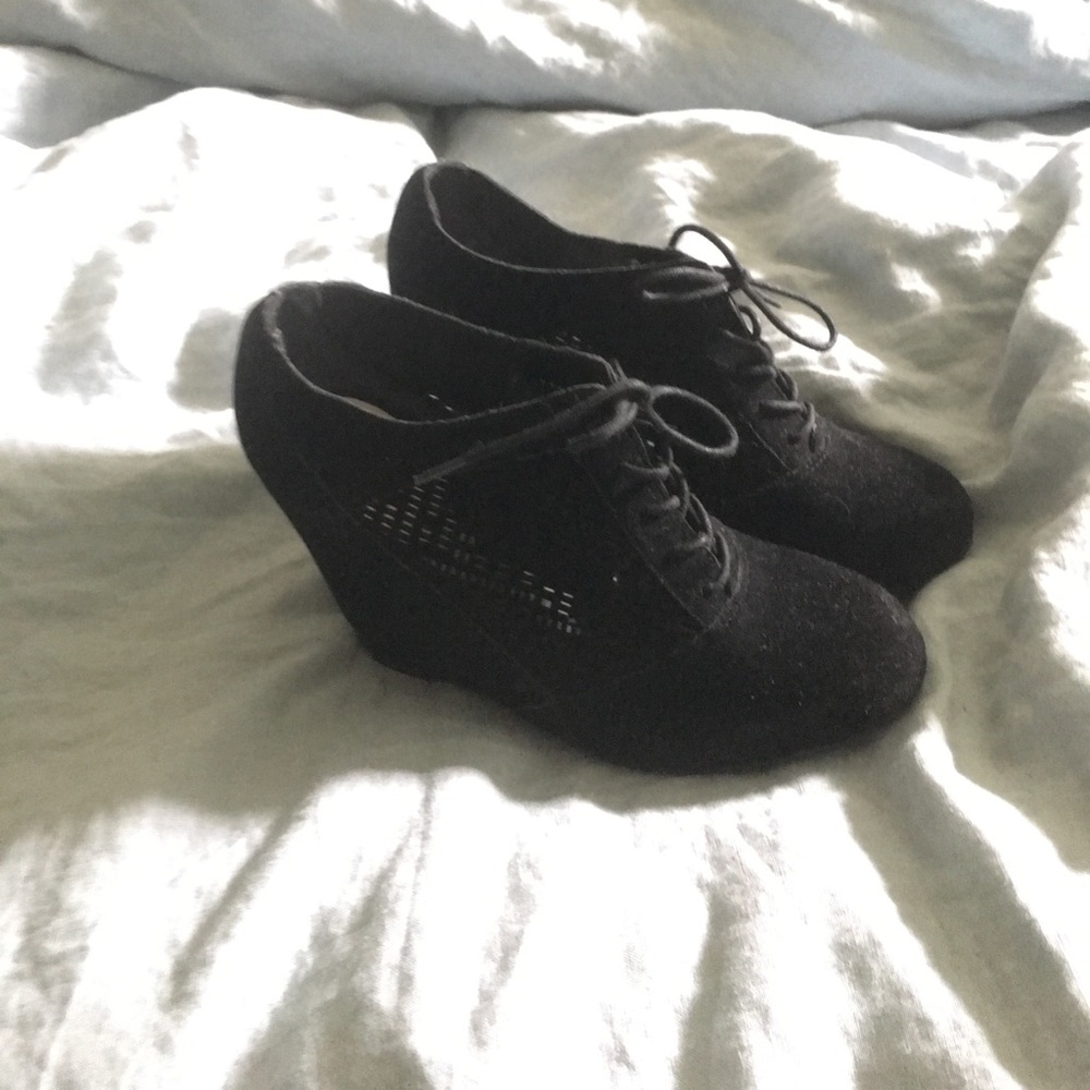 Black closed toe wedges