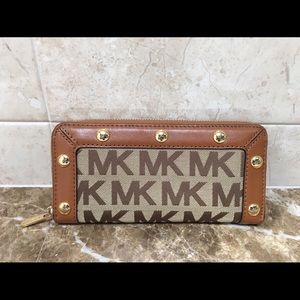 Michael Kors Wallet- LIKE NEW!