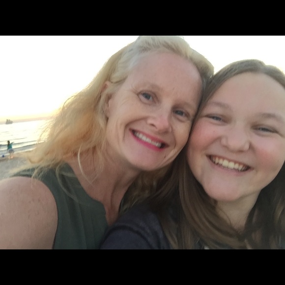 Modern Boss Glam, Urban Casual & a dash of Vintage - Picture 2 of 8