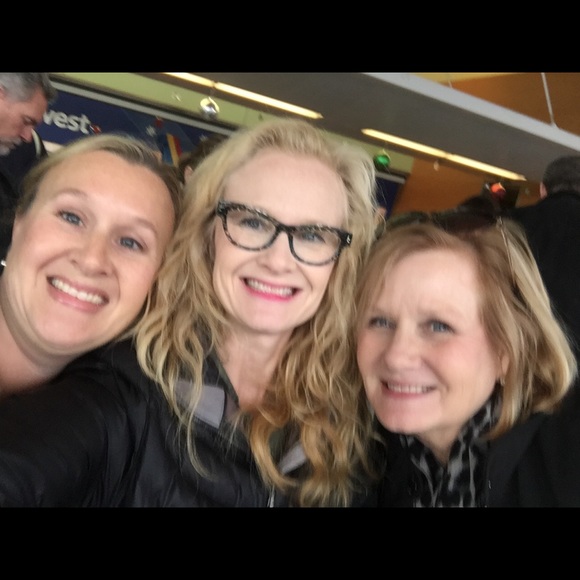 Modern Boss Glam, Urban Casual & a dash of Vintage - Picture 6 of 8