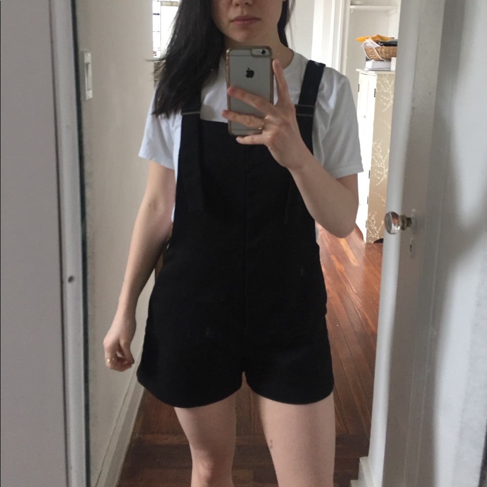 SOLD ❗️Nastygal black short overalls in size small