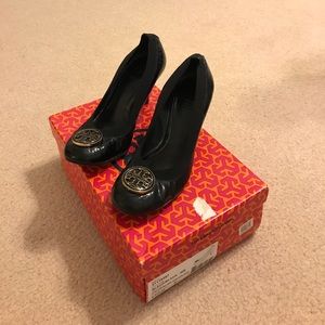 Tory Burch Mid Heel W/Elastic
