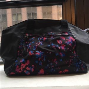 Lululemon Gym Bag (with yoga mat straps)