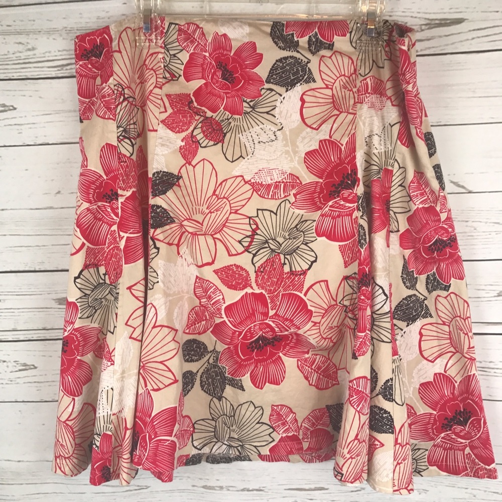 New York & Company skirt floral Career red black