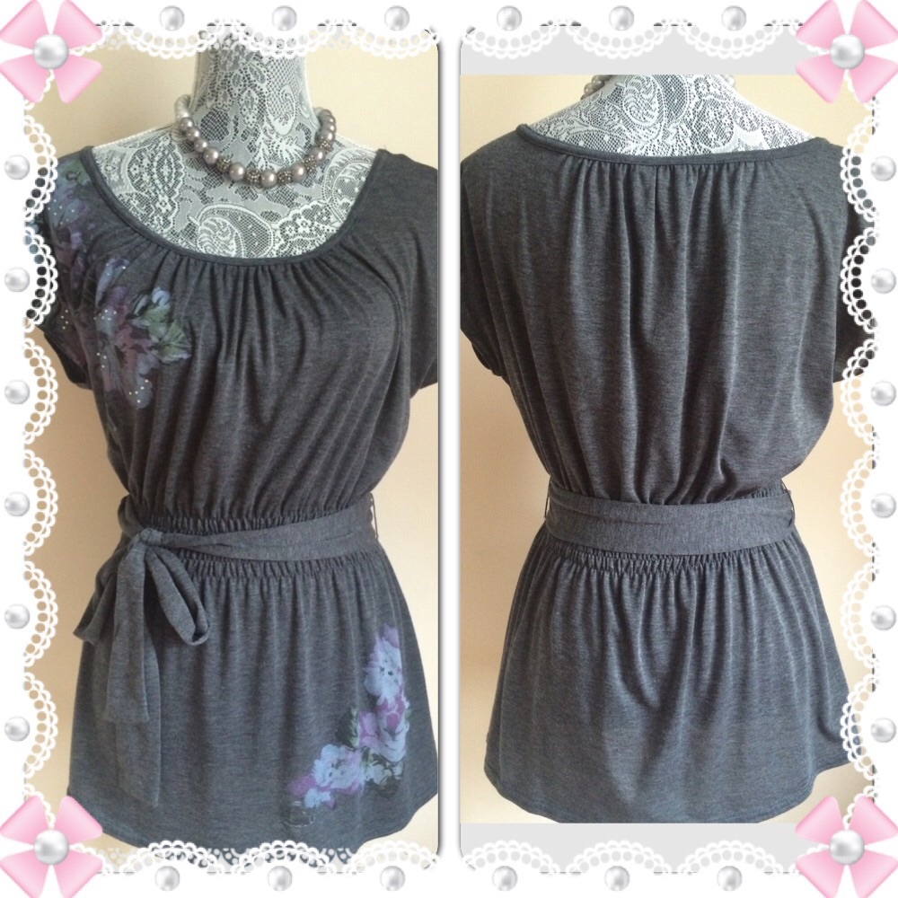 🌺Grey scoop neck flower blouse🌺