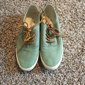 Size 7 American Eagle shoes