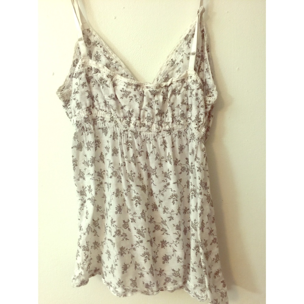 Cute Floral Top - Picture 2 of 2