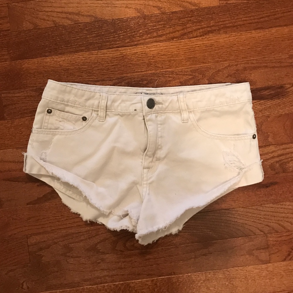 Free People white cutoff shorts size 26