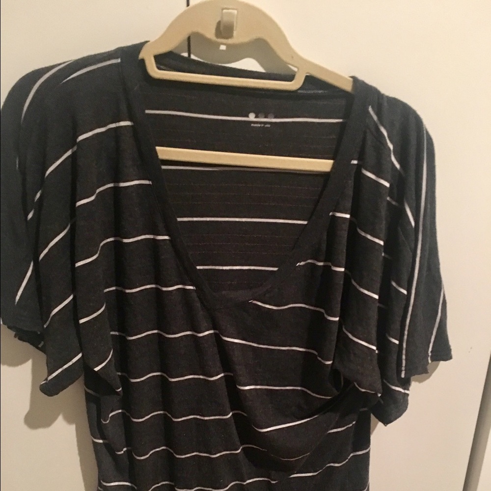Three Dots grey with white stripe tee
