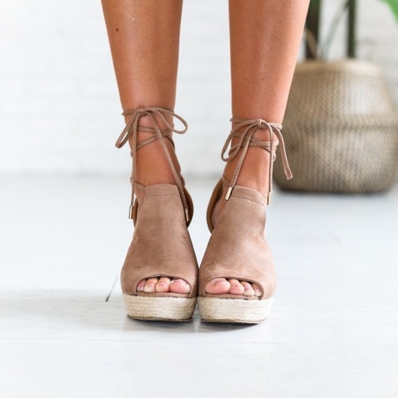 Size 9! Sandy Bottom Taupe Espadrilles - Picture 2 of 3