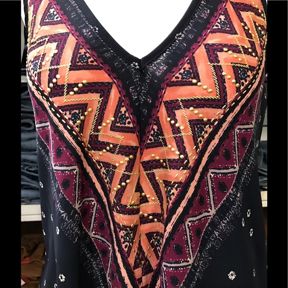 Deep V Neck Sleeveless Blouse - Picture 3 of 4