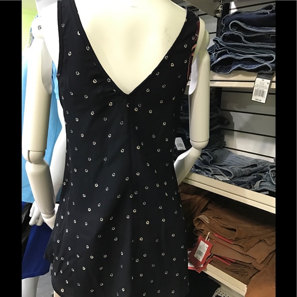 Deep V Neck Sleeveless Blouse - Picture 4 of 4