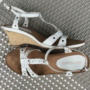 Aerosoles white wedge sandal, size 8, 2" heel