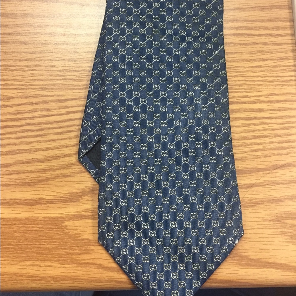 Authentic men's tie
