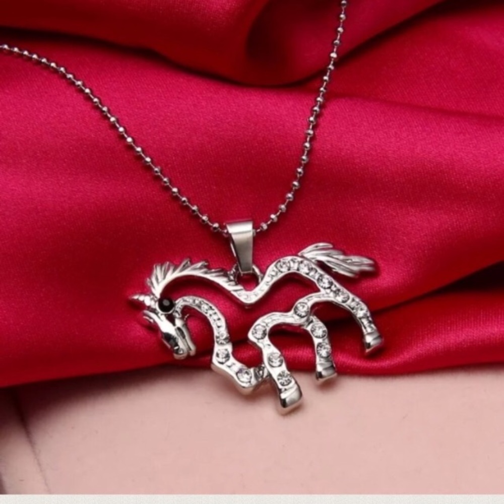 🔴🆕Silver running horse necklace