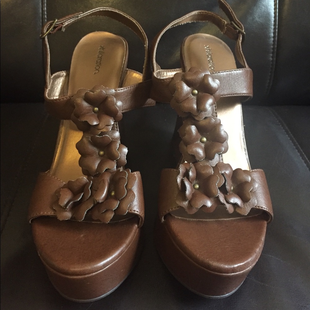 Brand new brown wedges