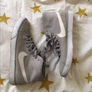 Grey Nike Primo Court Mid