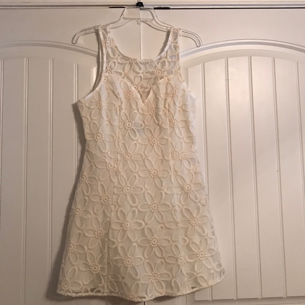 Super cute cream embroidery dress