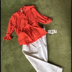 NWT White Capris w Cuff Sz 8