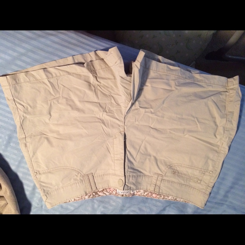 Lee tan shorts size 18