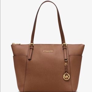 Michael Kors Jet Set Zip Top