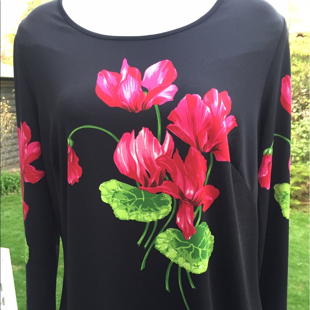 J Peterman figure forgiving striking floral dress