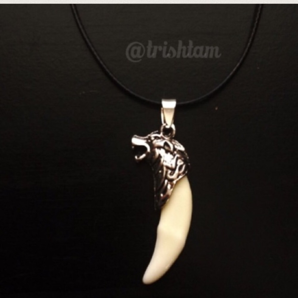 🔴🆕Faux wolf tooth unisex necklace