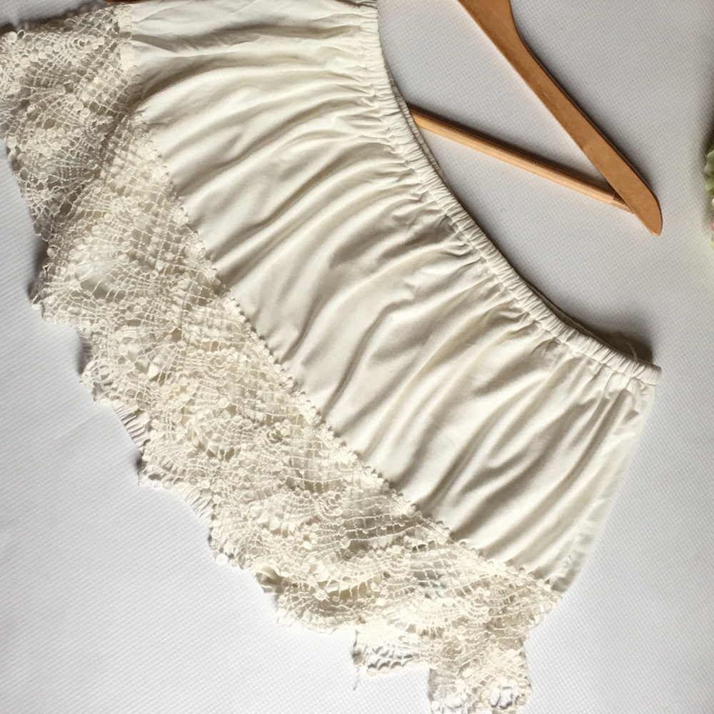 LAST ONE! STRAPLESS TUBE TOP WITH LACE - Picture 2 of 3