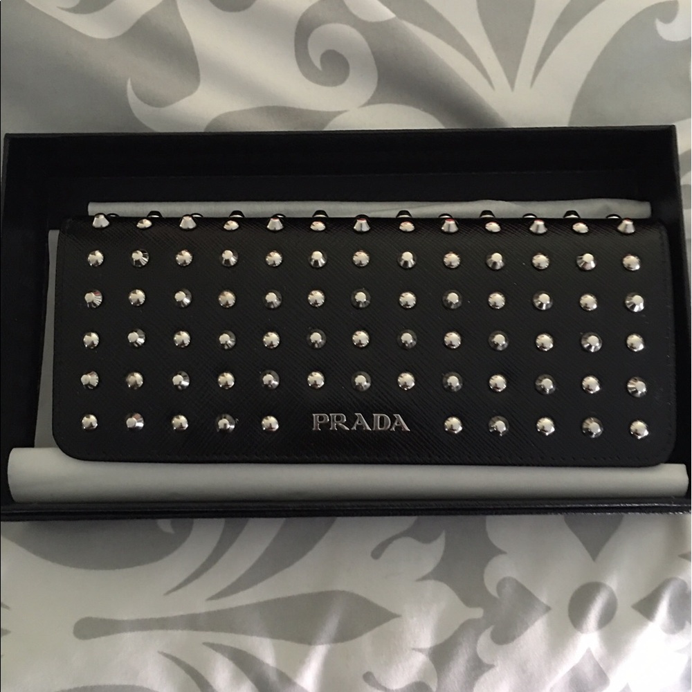 💯 authentic Brand New Prada studded clutch/wallet
