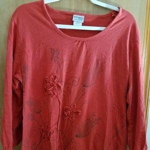 3/4 sleeved cotton top with raised floral design